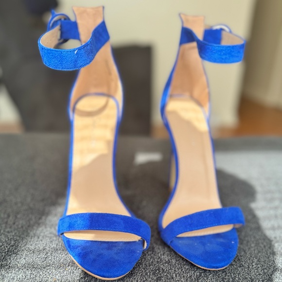 Heels - Picture 2 of 3